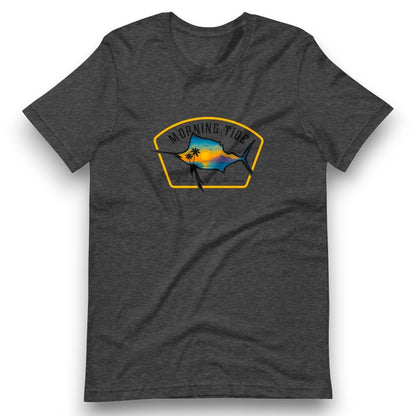 camiseta gris oscuro de algodón con diseño de playa, pez y el océano