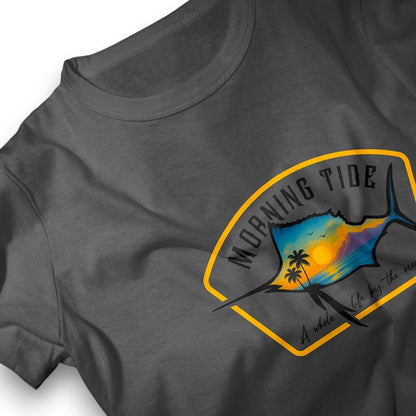 camiseta gris oscuro de algodón con diseño de playa, pez y el océano