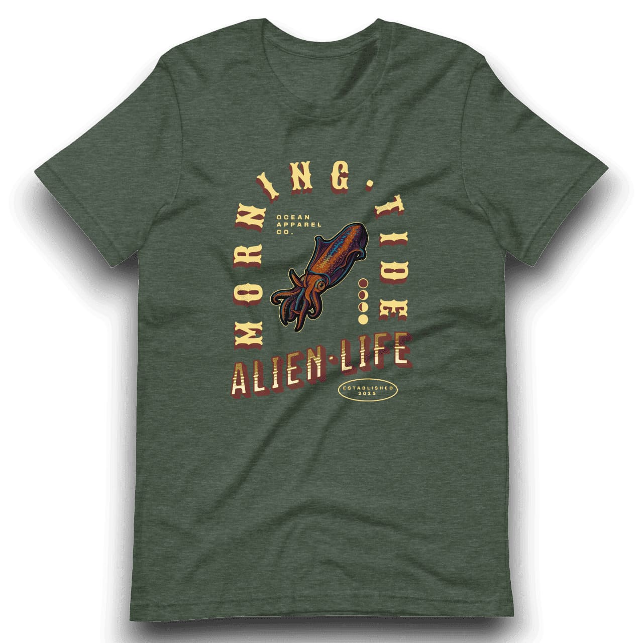 camiseta verde con diseño del oceano y animal marino calamar