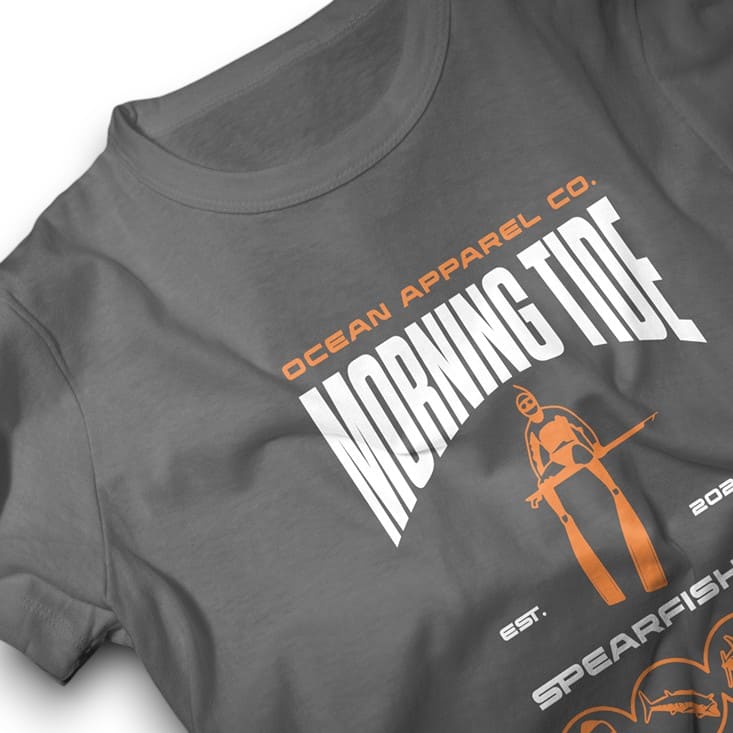 camiseta gris de algodón con diseño de pesca submarina y peces