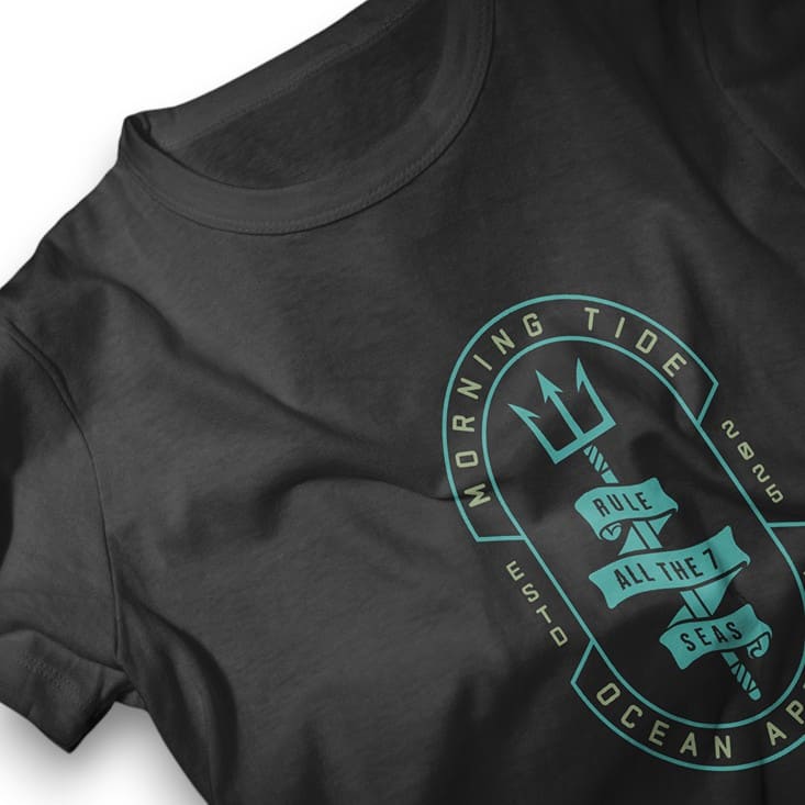 camiseta negra de algodón con diseño tridente, el océano y el mar