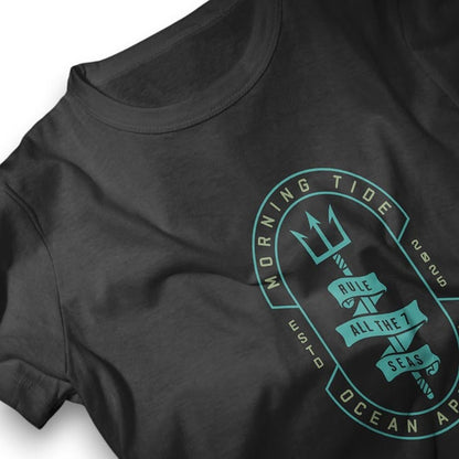 camiseta negra de algodón con diseño tridente, el océano y el mar
