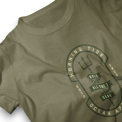 camiseta verde de algodón con diseño tridente, el océano y el mar