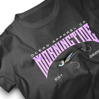 camiseta negra de algodón con diseño de pesca con señuelo y el océano