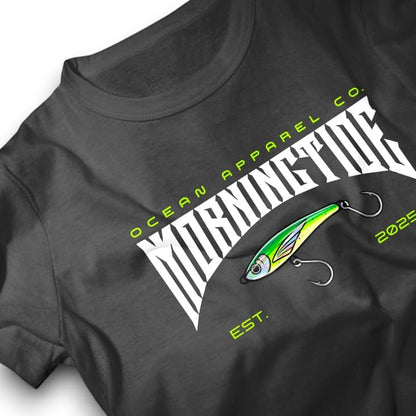 camiseta negra de algodón con diseño de pesca con señuelo y el océano