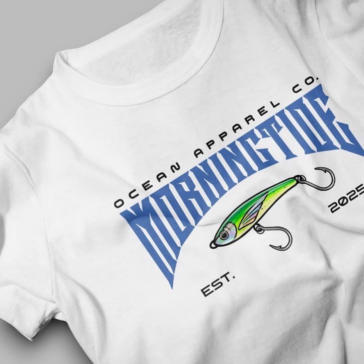 camiseta blanca de algodón con diseño de pesca con señuelo y el océano