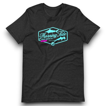 camiseta negra de algodón y poliéster con diseño de tiburones